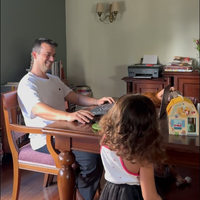 @benozguruysal: Masa başı, kızıyla